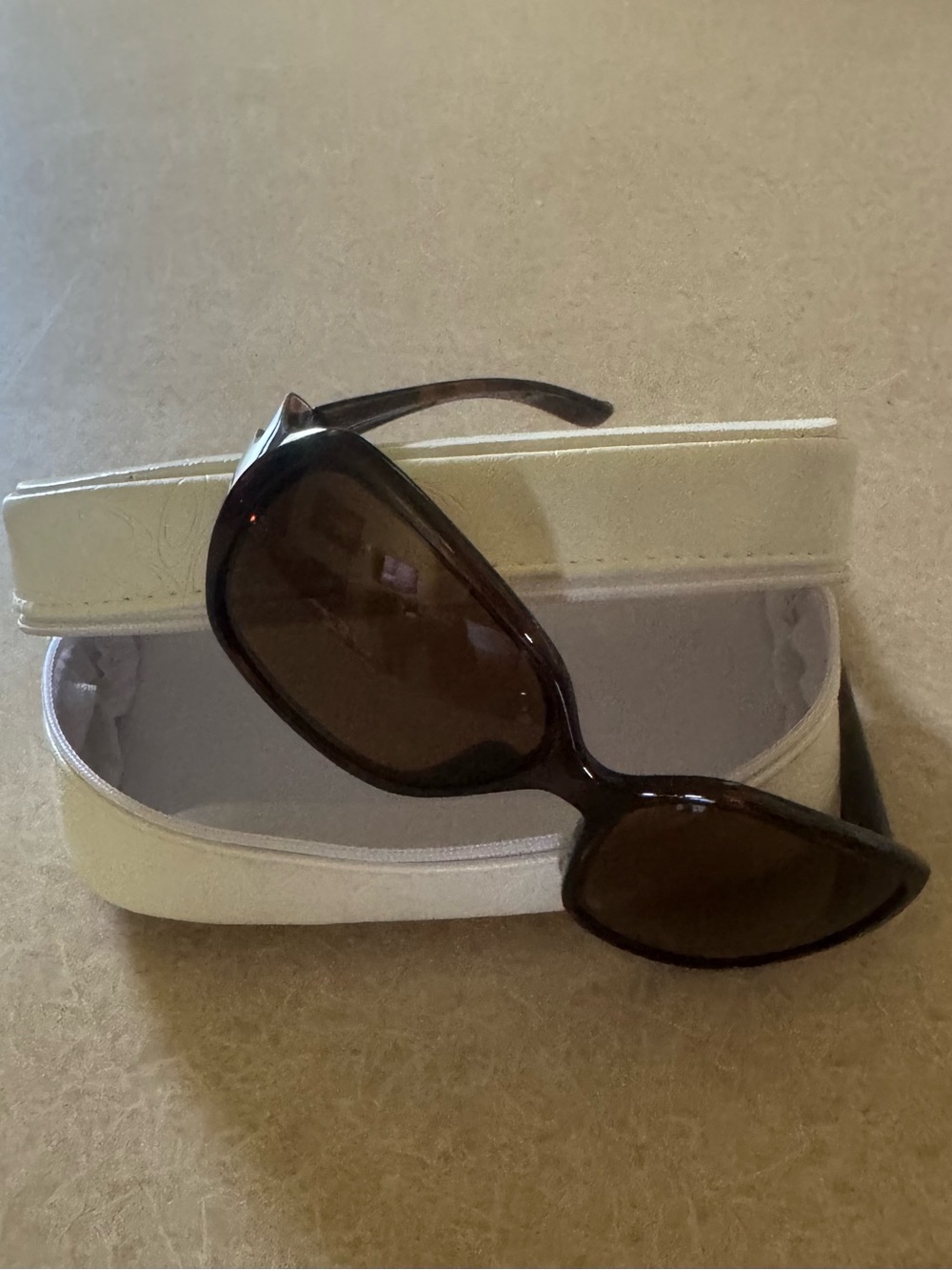 Oakley Women's Oversized Brown Sunglasses with White Case - Picture 5 of 5